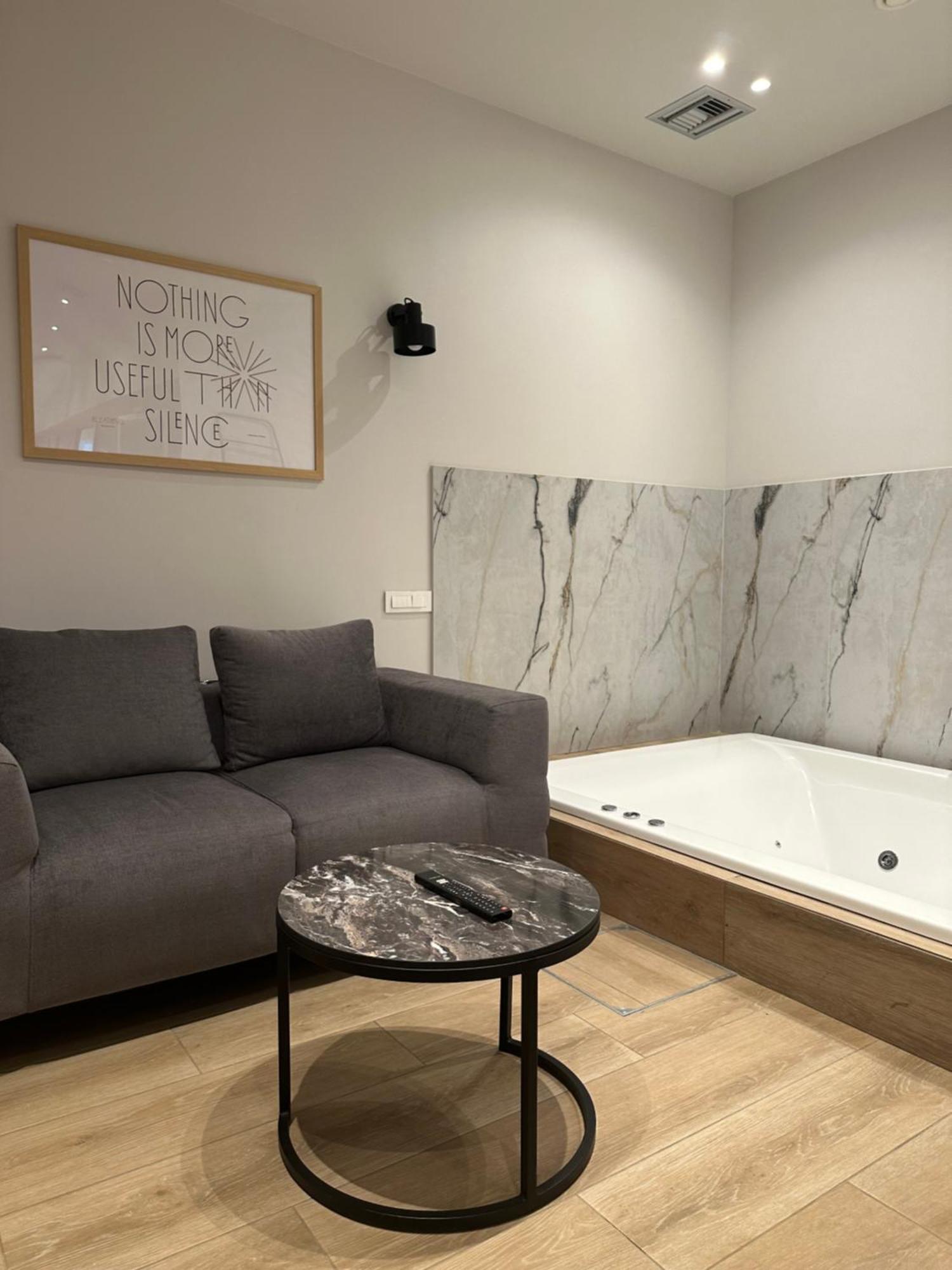 Belle Athenes - Luxury Rooms At Monastiraki Railway Station Atenas Exterior foto