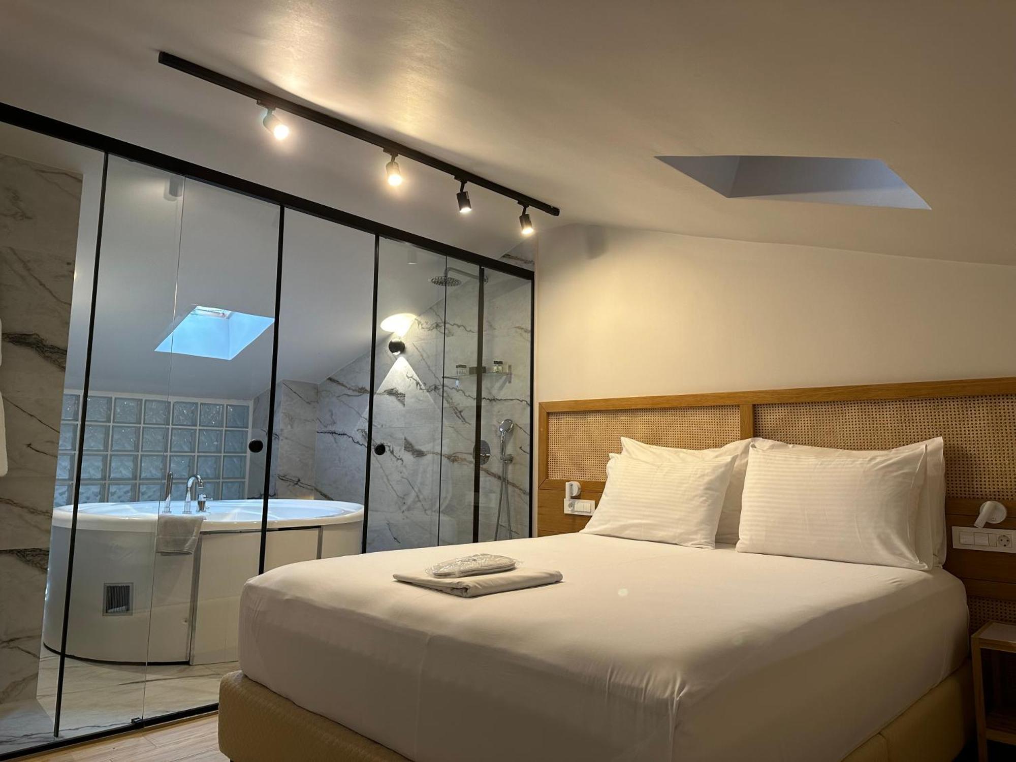 Belle Athenes - Luxury Rooms At Monastiraki Railway Station Atenas Exterior foto
