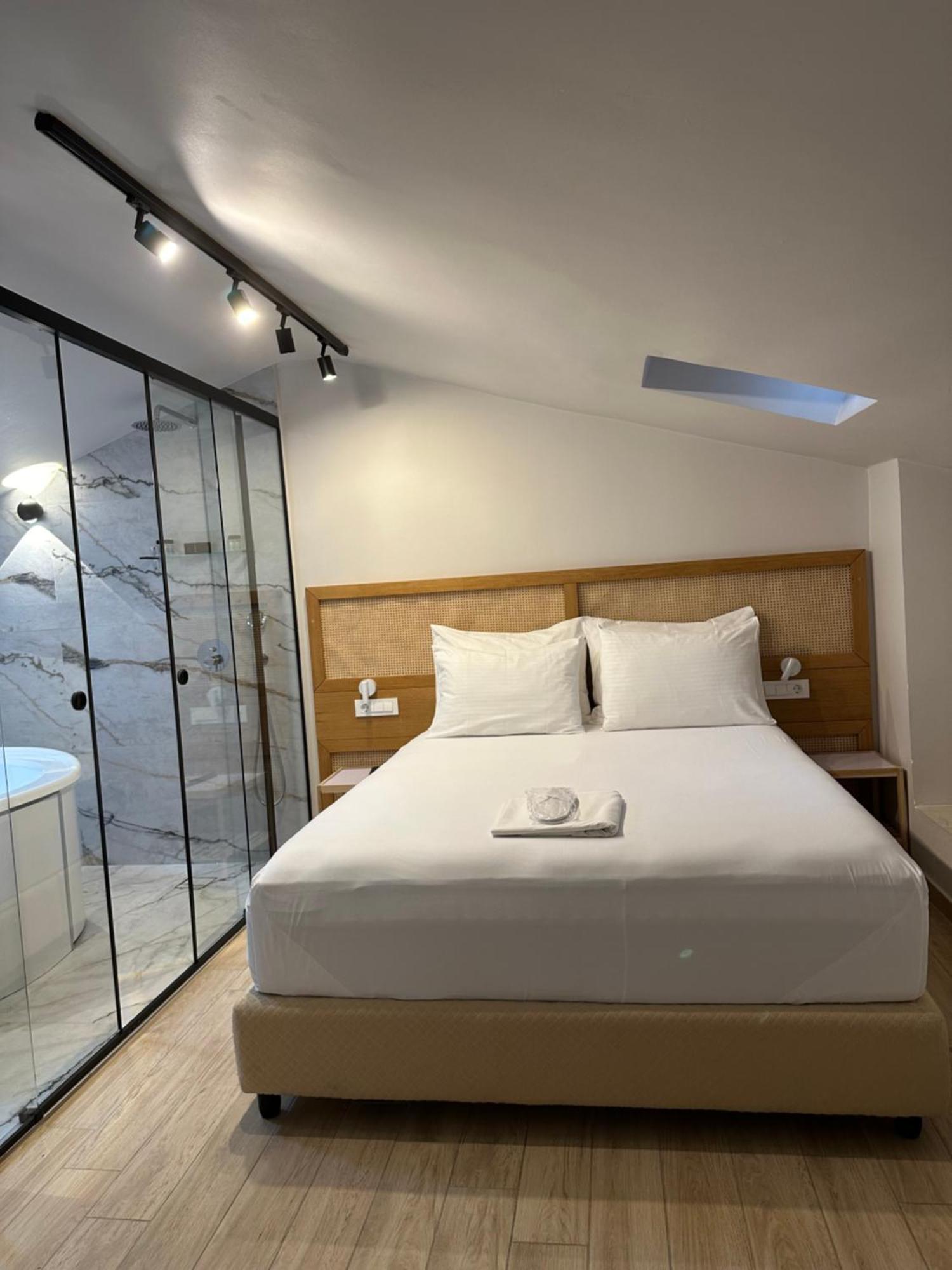 Belle Athenes - Luxury Rooms At Monastiraki Railway Station Atenas Exterior foto