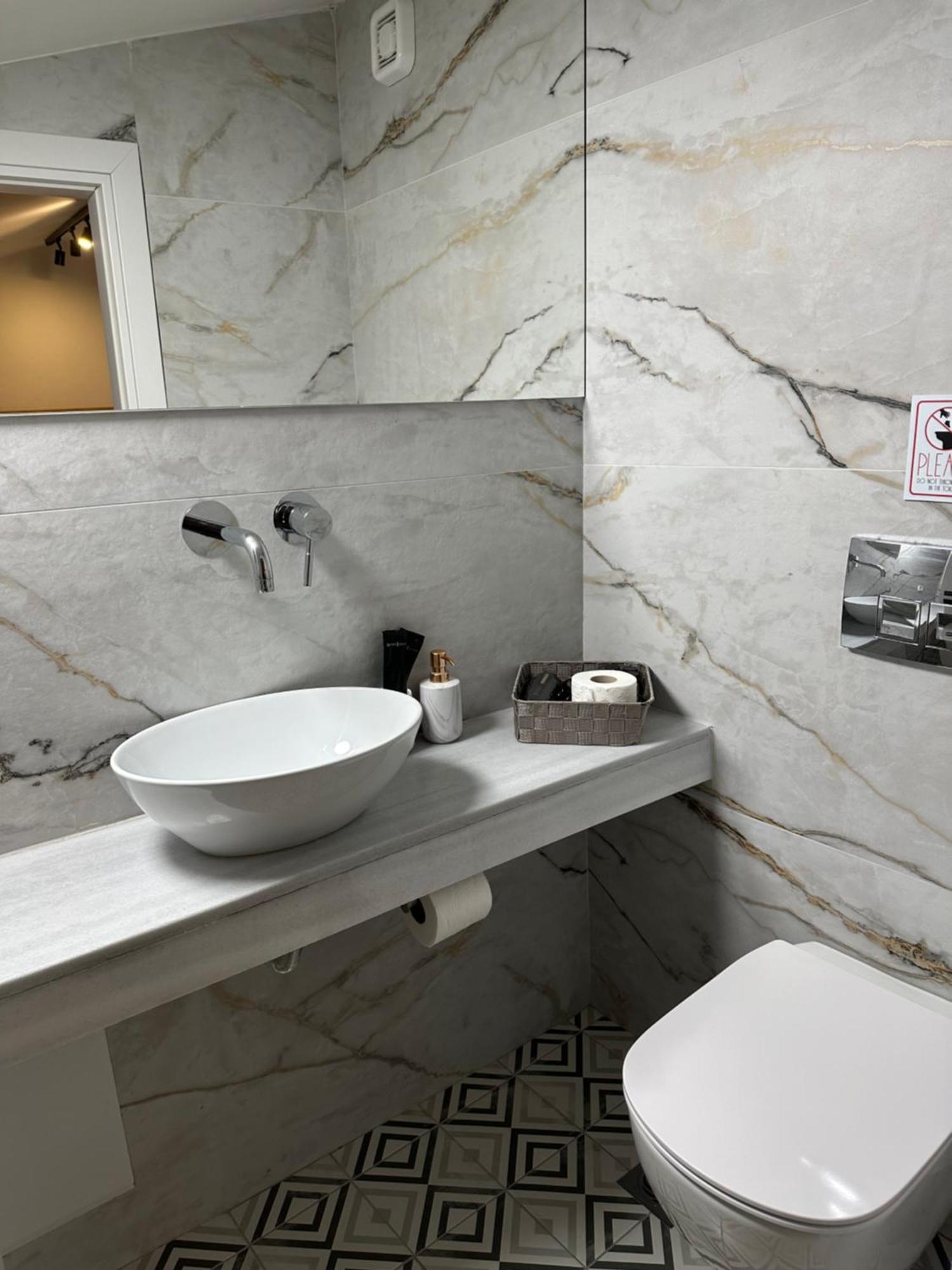 Belle Athenes - Luxury Rooms At Monastiraki Railway Station Atenas Exterior foto